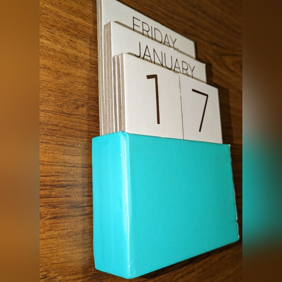 Desk Calendar Blue - Picture 3 of 3